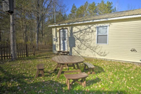 Wellsboro Single-Story Cabin with Screened Patio!